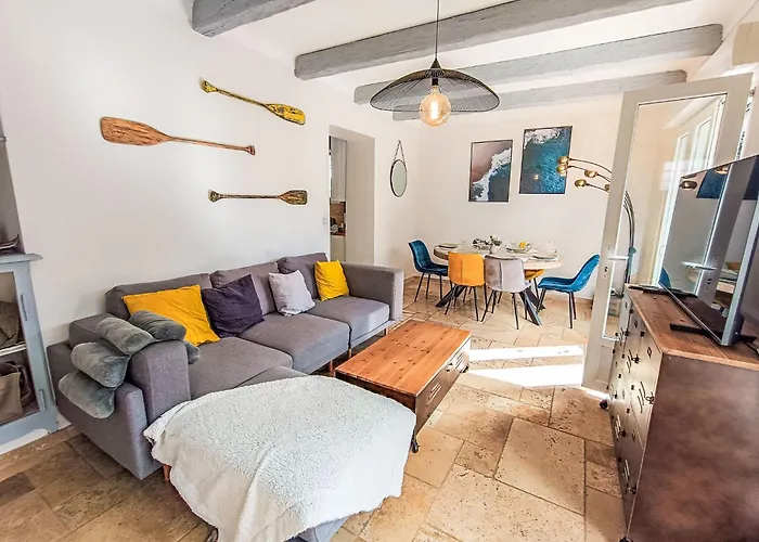Clem By Interhome Holiday home Saint-Raphael (Var)